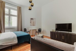 Iron/ironing board, WiFi, bed sheets