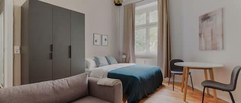 Fernseher, Stereoanlage