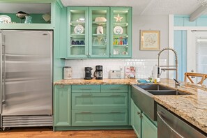 Kühlschrank, Ofen, Herdplatte, Geschirrspüler