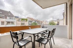 Outdoor dining - Blueground | Iselin, storage & shared w/d, nr tram (Basel)