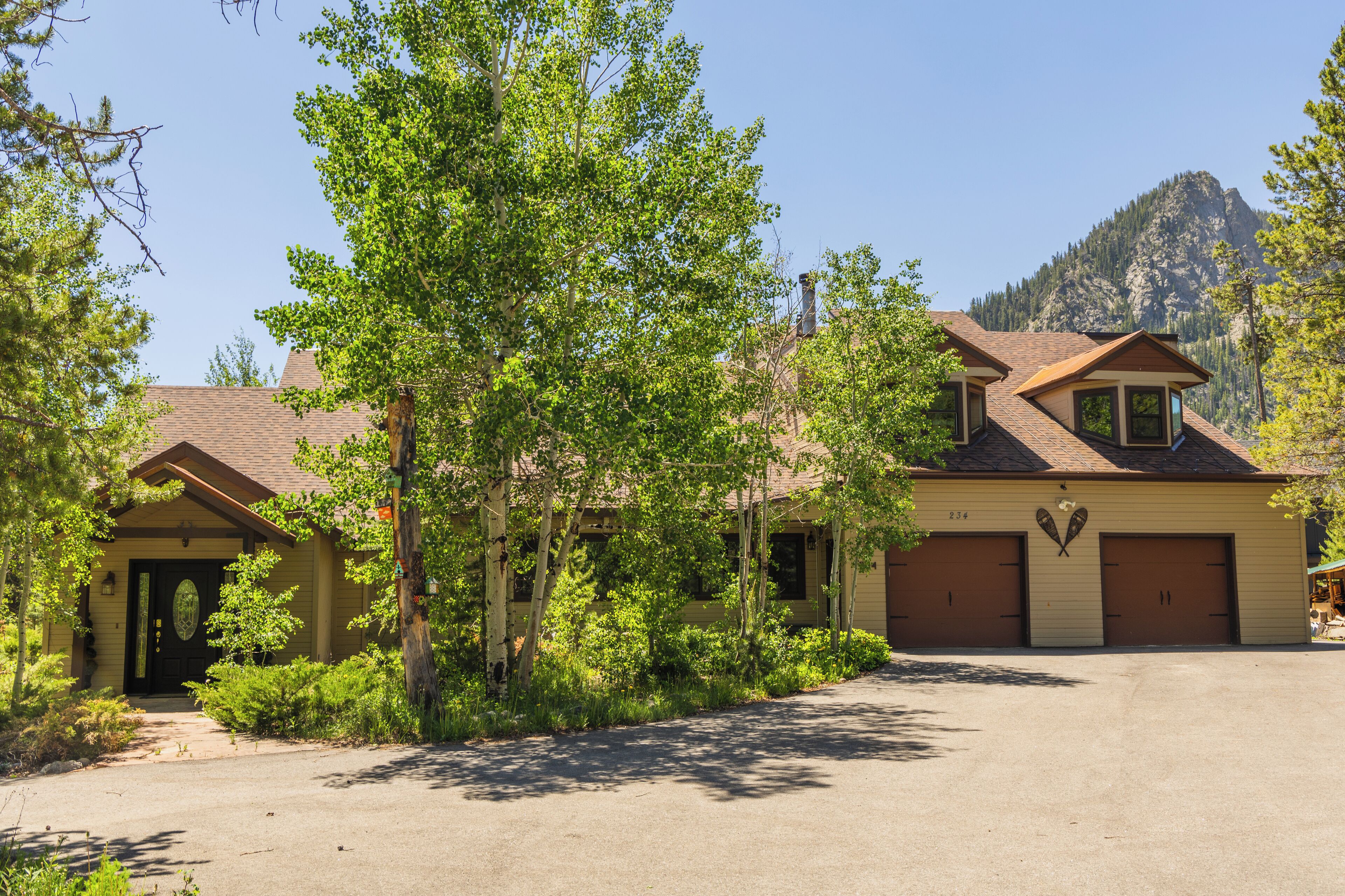 Highwood Hideaway - Super spacious & Close to it all!