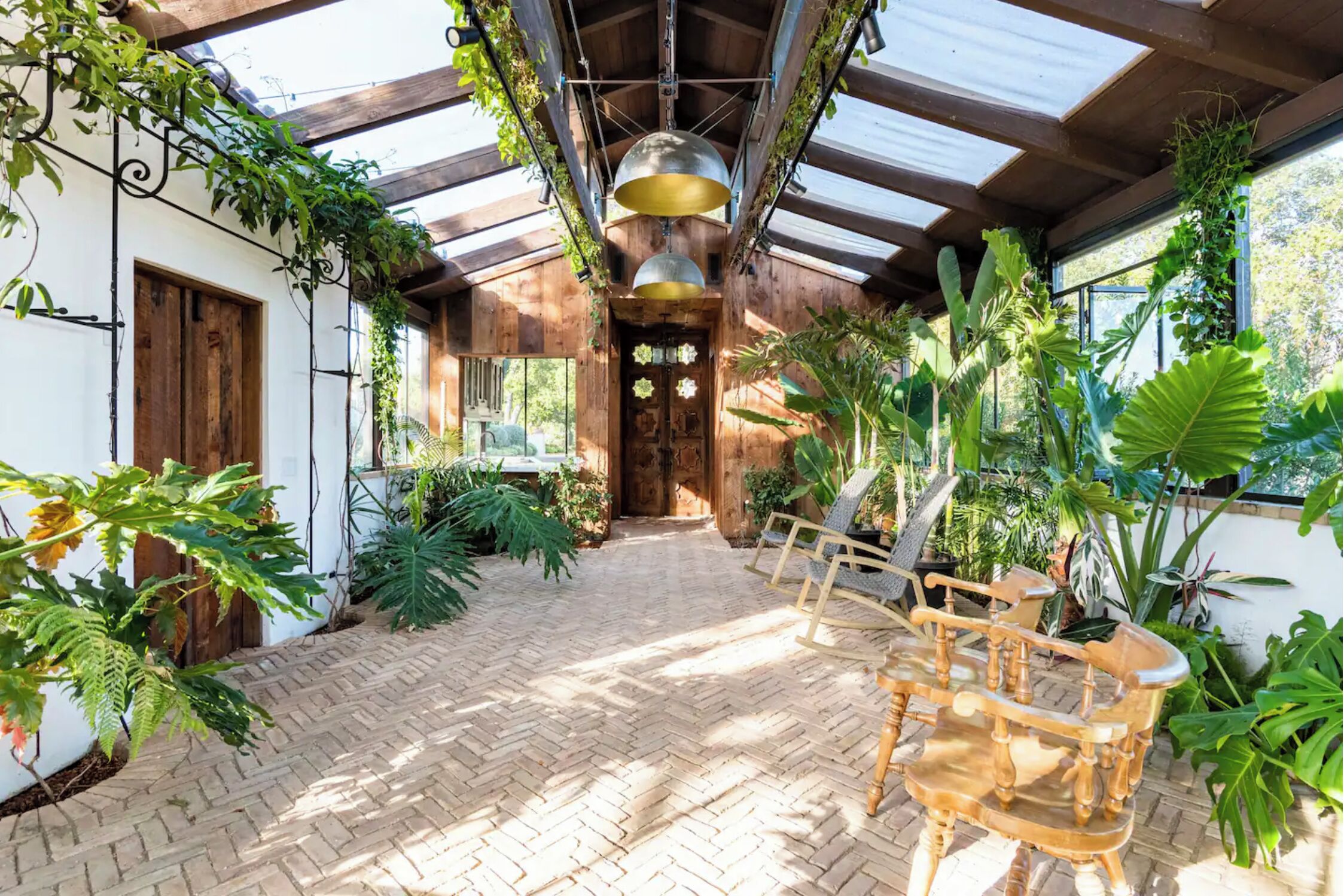 Exquisite Camellia Suites with Pool and Western Hills View