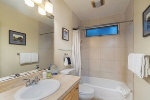 Hair dryer, towels, soap, shampoo - Cornet Creek Retreat - Easy Ski, River & Town Access - Semi-Private Garage (Telluride)