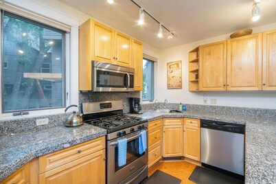 Cornet Creek Retreat - Easy Ski, River & Town Access - Semi-Private Garage