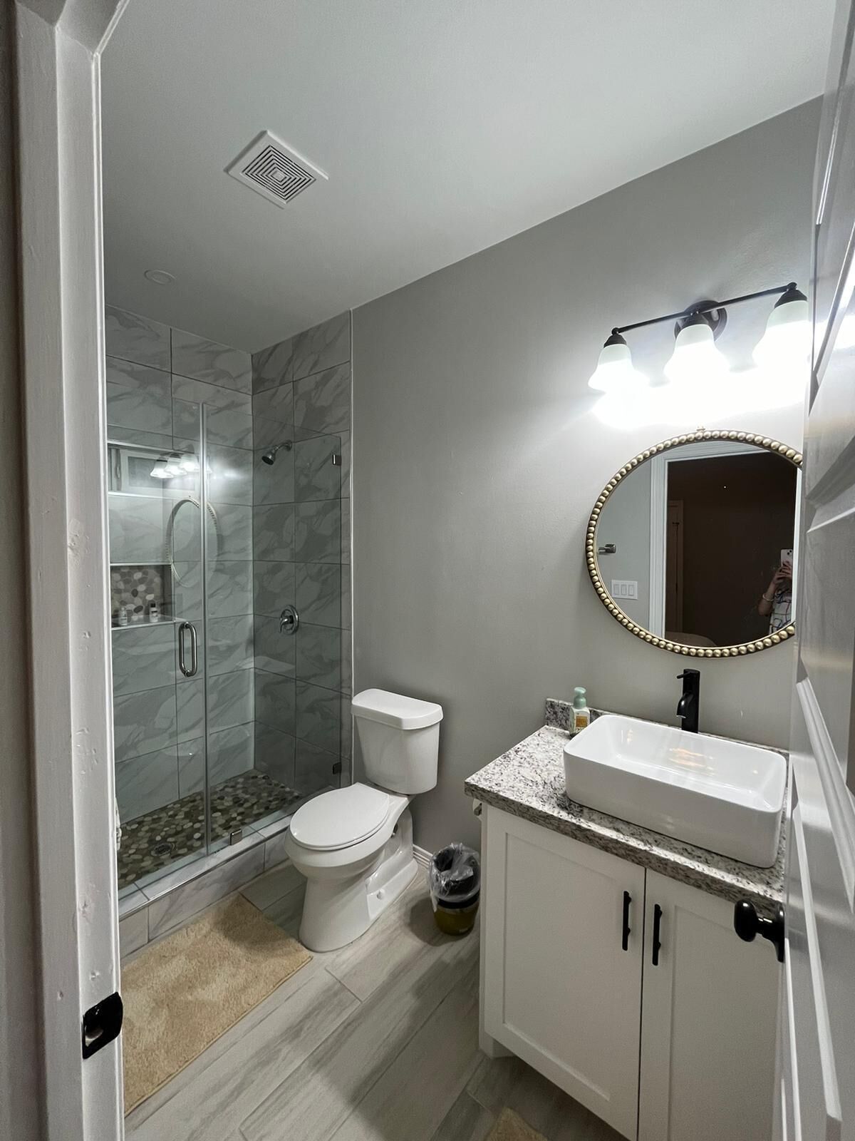 Spacious 3-Bed Duplex, 2 Baths: Perfect Vrbo Retreat in Prime Location!