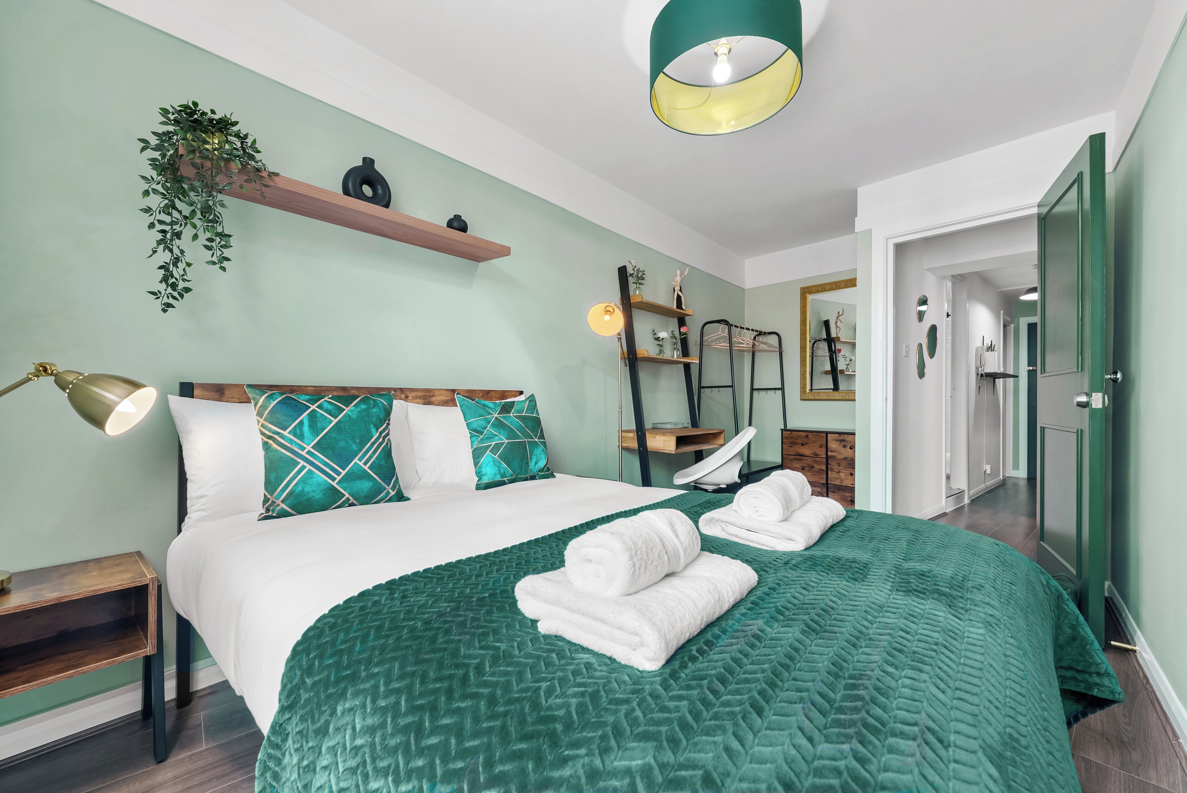 2 bedrooms, iron/ironing board, travel cot, WiFi