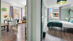2 slaapkamers, een strijkplank/strijkijzer, reisbedje, wifi