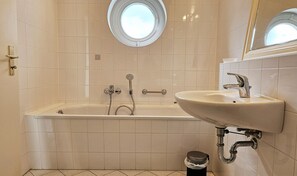 Hair dryer, towels - Welcome to the Voss vacation apartment! - Villa Sanssouci (Kühlungsborn)