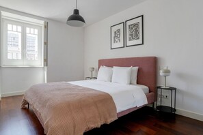 2 quartos, ferros/tábuas de passar roupa, Wi-Fi, roupa de cama