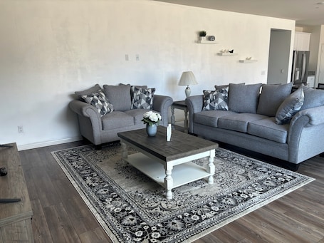 TV. BEAUTIFUL 2 STORY HOUSE IN MORENO VALLEY