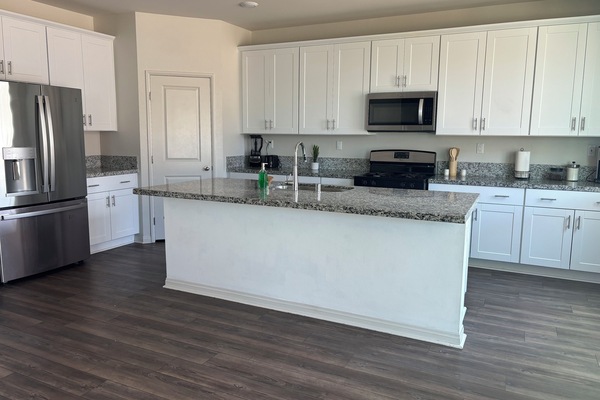 Frigorífic, microones, forn i placa de cuina