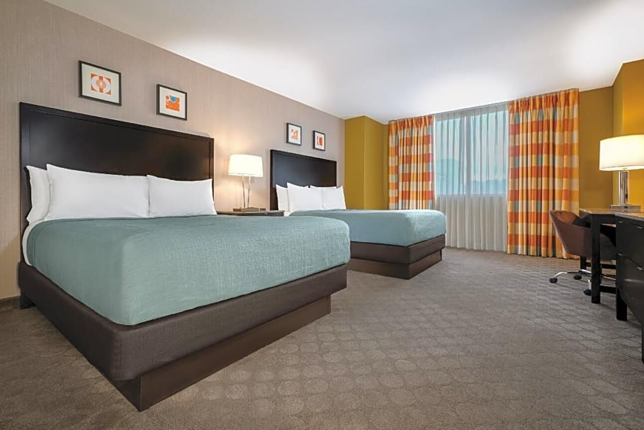 This Las Vegas Strip hotel is 5 minutes' drive from the Las Vegas Convention Center ...