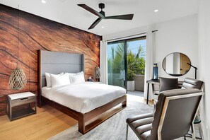 4 sovrum, skrivbord, strykjärn/strykbräda och resesäng