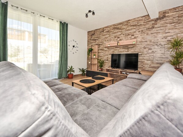 TV - Happy Holiday by Interhome (Benkovac)