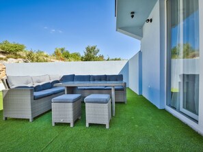 Outdoor dining - Happy Holiday by Interhome (Benkovac)