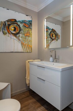 Shower, towels - Heefwai 2-W5 - Holiday apartment "Heefwai 2 W5" in Morsum (Morsum)