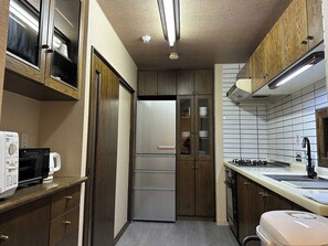Fridge, microwave, stovetop, cookware/dishes/utensils - Nonsmoking Private floor on the 6th floor Ab / Sapporo Hokkaidō (Sapporo)