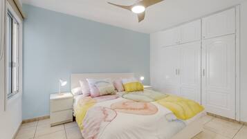 1 chambre, fer et planche Ă repasser, Wi-Fi gratuit, draps fournis