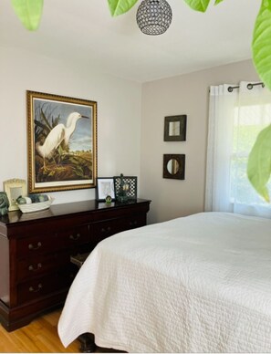 5 bedrooms, iron/ironing board, WiFi, bed sheets