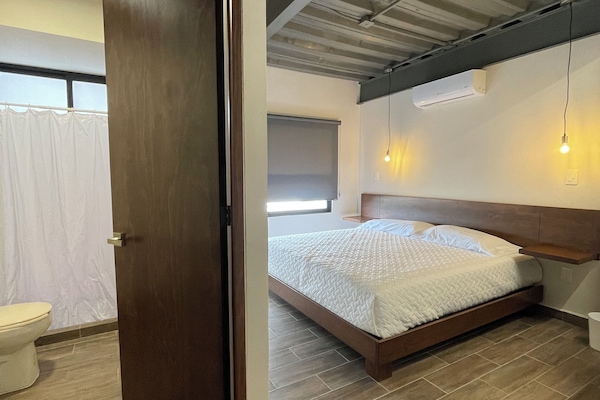 Comfort-huoneisto, kaupunkinäköala | 1 makuuhuone, minibaari, tallelokero huoneessa, työpöytä