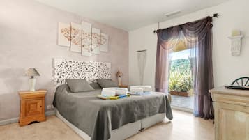 4 chambres, fer et planche à repasser, Wi-Fi gratuit, draps fournis