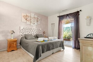 4 chambres, fer et planche à repasser, Wi-Fi gratuit, draps fournis