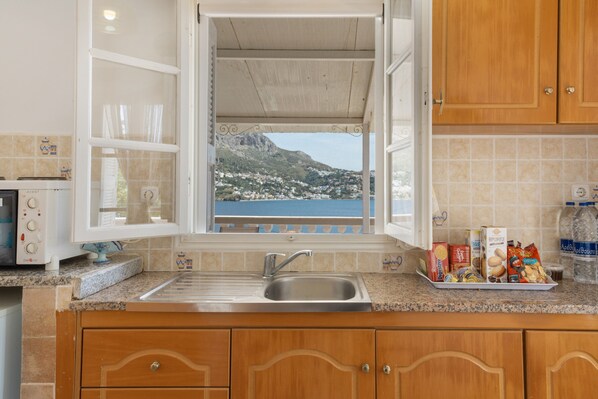 Fridge, oven, stovetop, coffee/tea maker - Studio Apartment 'Telendos' with Sea View, Wi-Fi and Air Conditioning (Telendos)