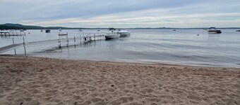 Sebago, newer construction, lake access, AC, 3bd2.5bth, Long Beach neighborhood