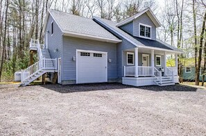 Exterior - Sebago, newer construction, lake access, AC, 3bd2.5bth, Long Beach neighborhood (Sebago)