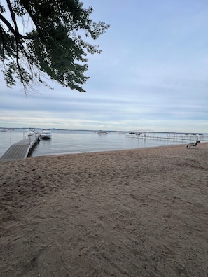 Solsenger og strandhåndklær