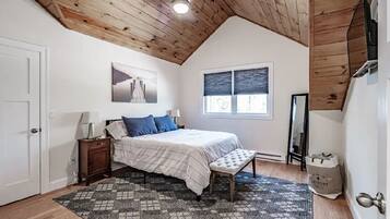 3 bedrooms, desk, travel crib, free WiFi