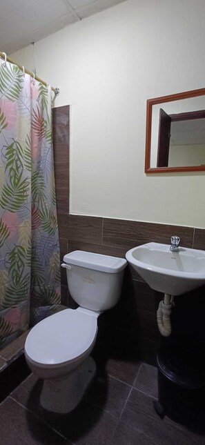 Bathroom - Back Packer (Ibarra)