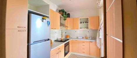 Fridge, oven, dishwasher, coffee/tea maker