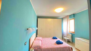 2 Schlafzimmer, Bügeleisen/Bügelbrett, Bettwäsche