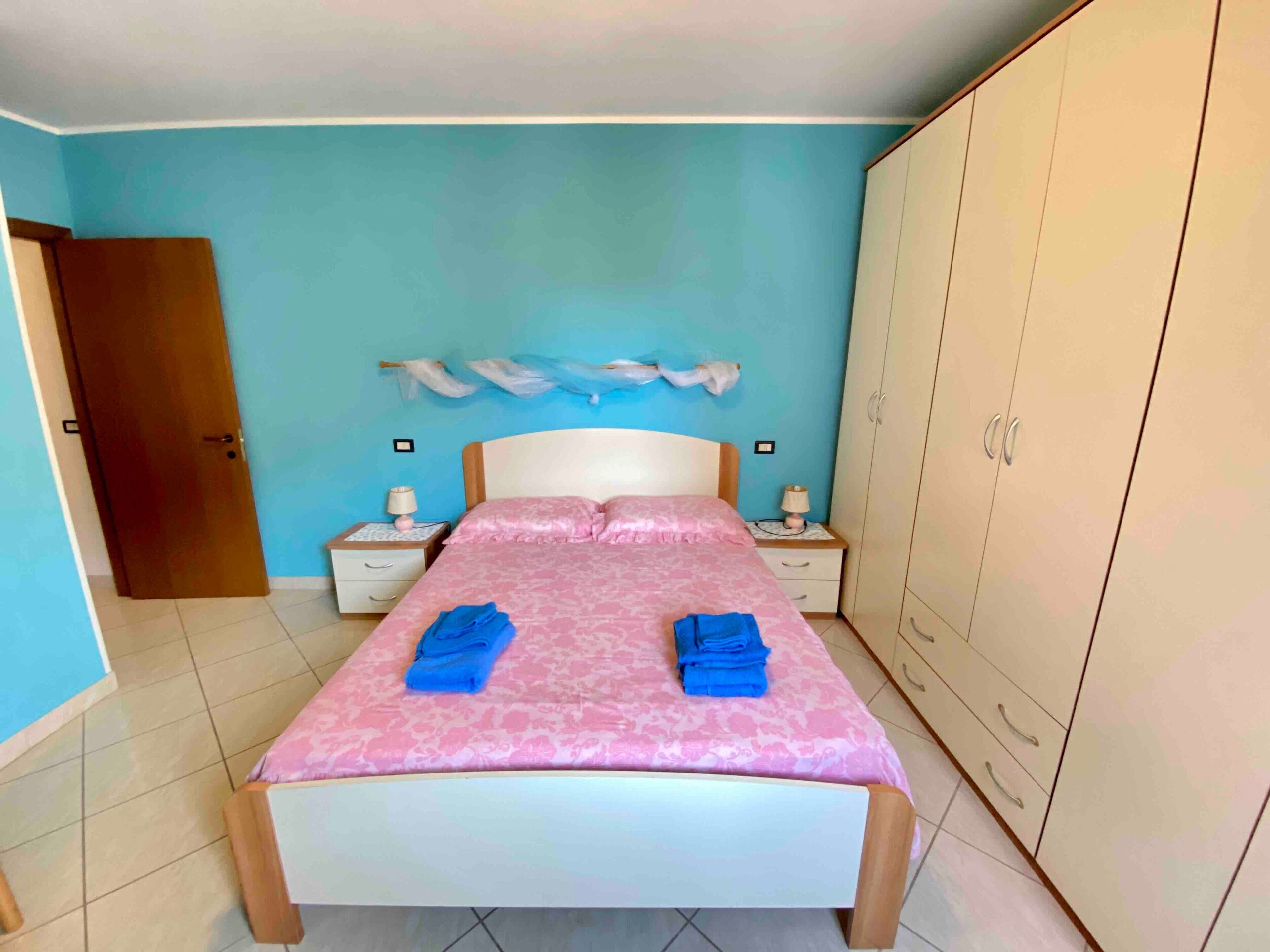 2 chambres, fer et planche à repasser, draps fournis