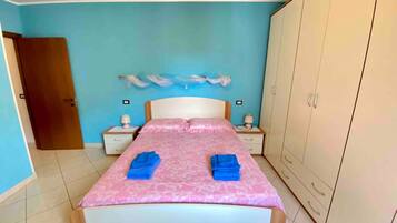 2 chambres, fer et planche Ă repasser, draps fournis