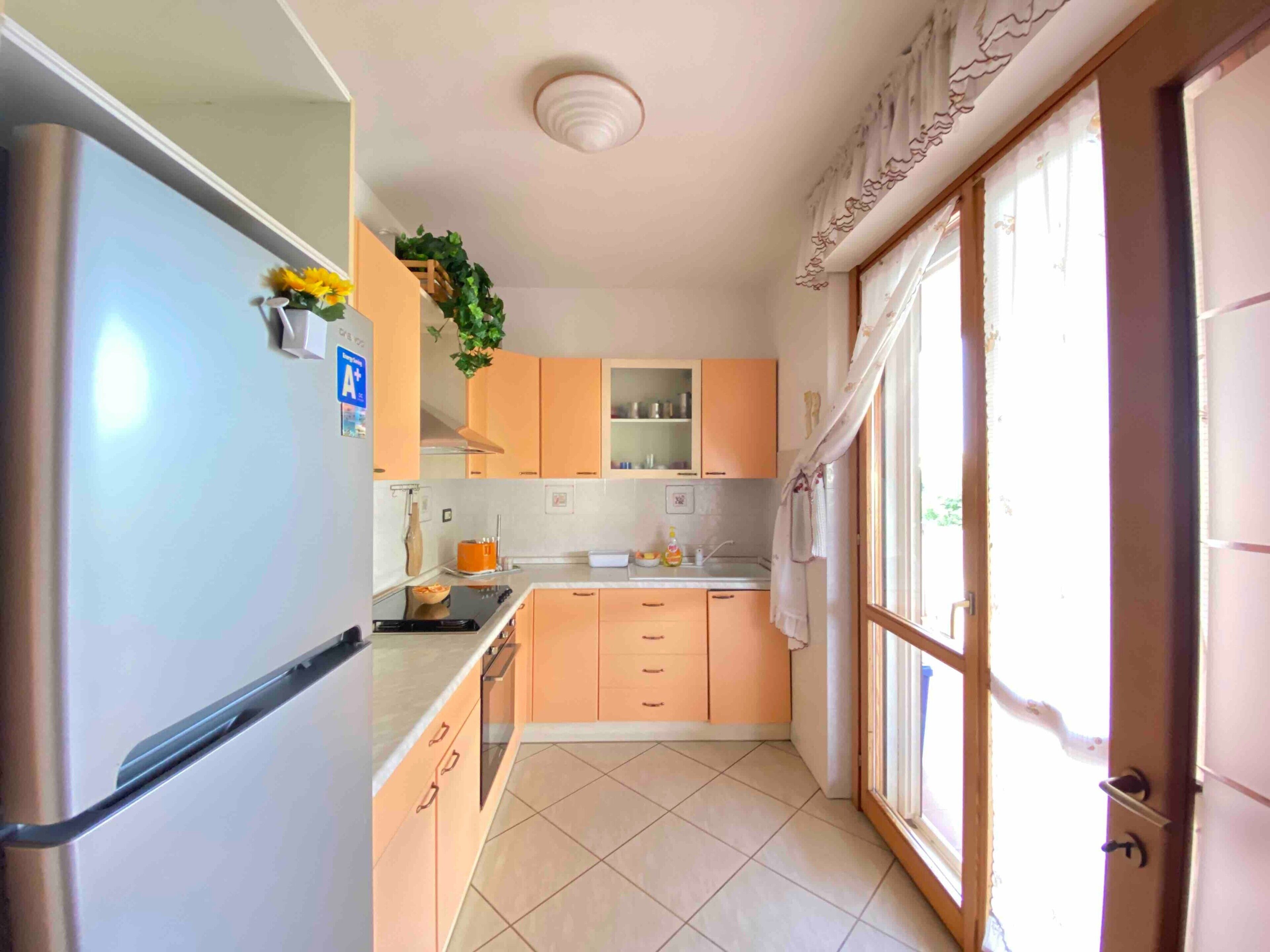 Fridge, oven, dishwasher, coffee/tea maker