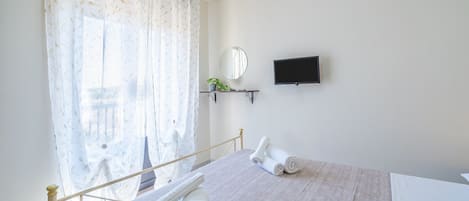 2 makuuhuonetta, silitysrauta/-lauta, ilmainen Wi-Fi, vuodevaatteet