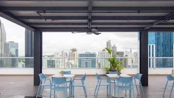 Tempat makan outdoor