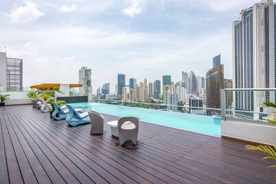Luxury 2 bedroom apt free parking