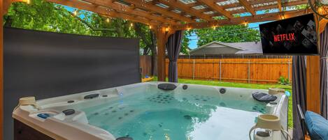 Tina de hidromasaje al aire libre