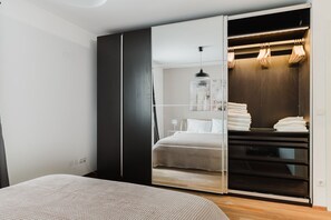 2 chambres, fer et planche à repasser, Wi-Fi, draps fournis