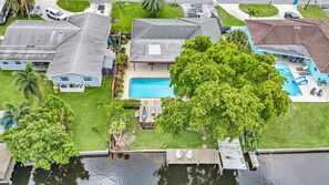 Exterior - Wonderful Lake Front Pool Home East Boyton-TikiBar- Boat Deck- 5min Beach (Boynton Beach)