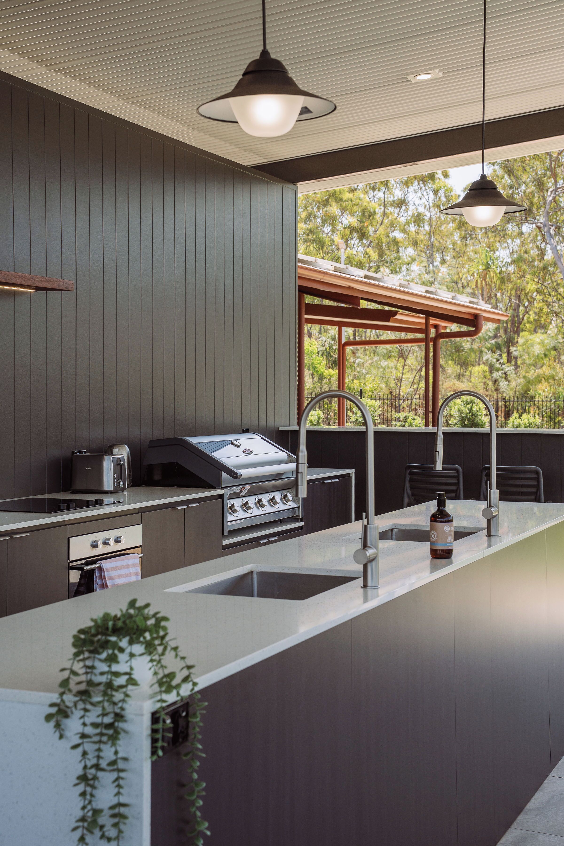 Mini réfrigérateur, micro-ondes, four, grille-pain