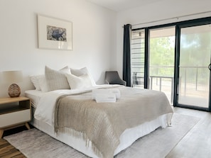 1 chambre, décoration personnalisée, ameublement personnalisé, bureau