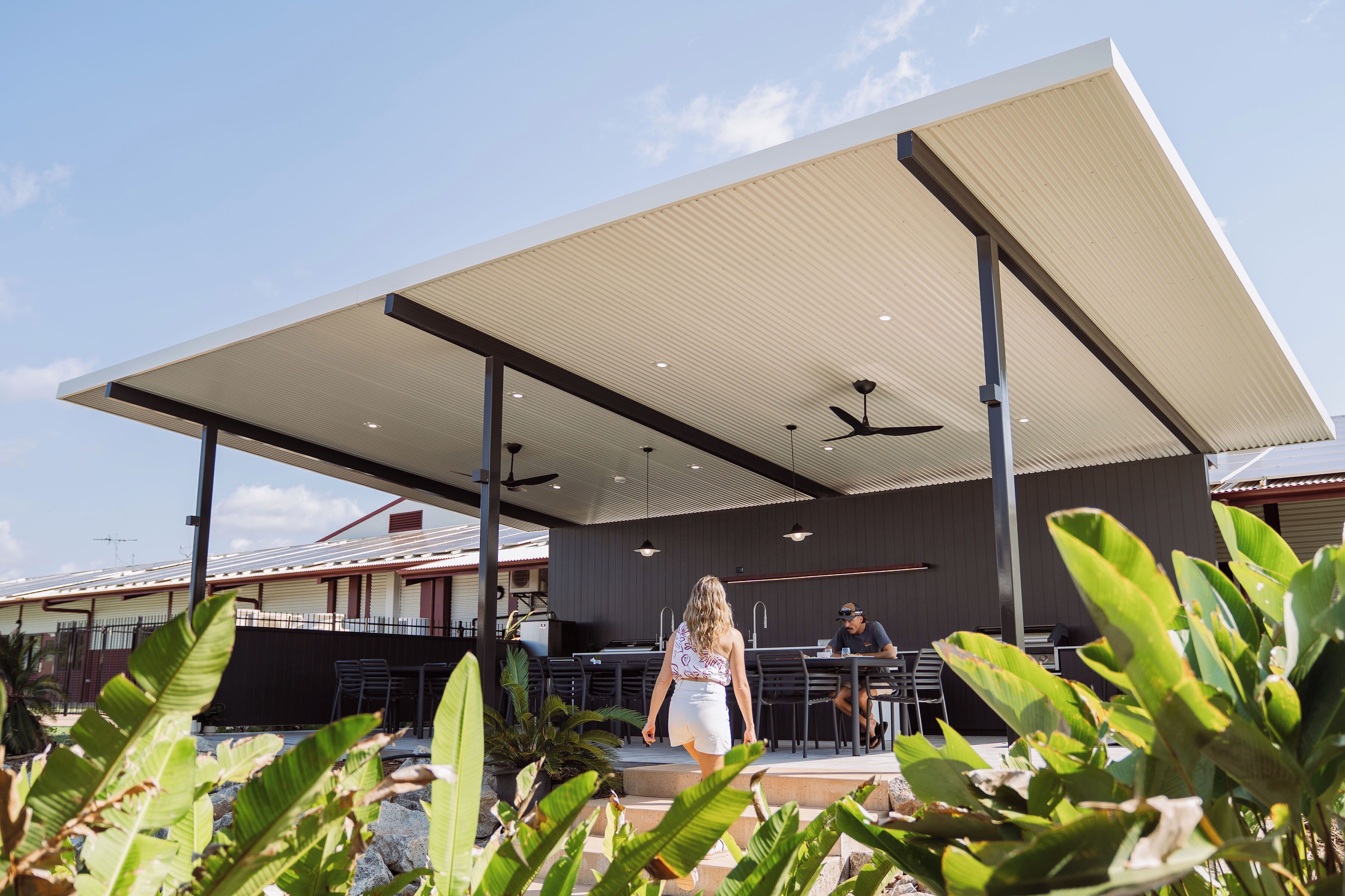 Mini réfrigérateur, micro-ondes, four, grille-pain