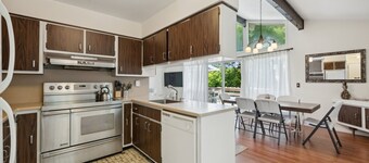 Montauk Beach House - Walk to Private Beach!