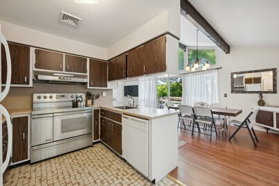 Montauk Beach House - Walk to Private Beach!