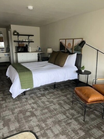 Anchor Point Stays - Room 8