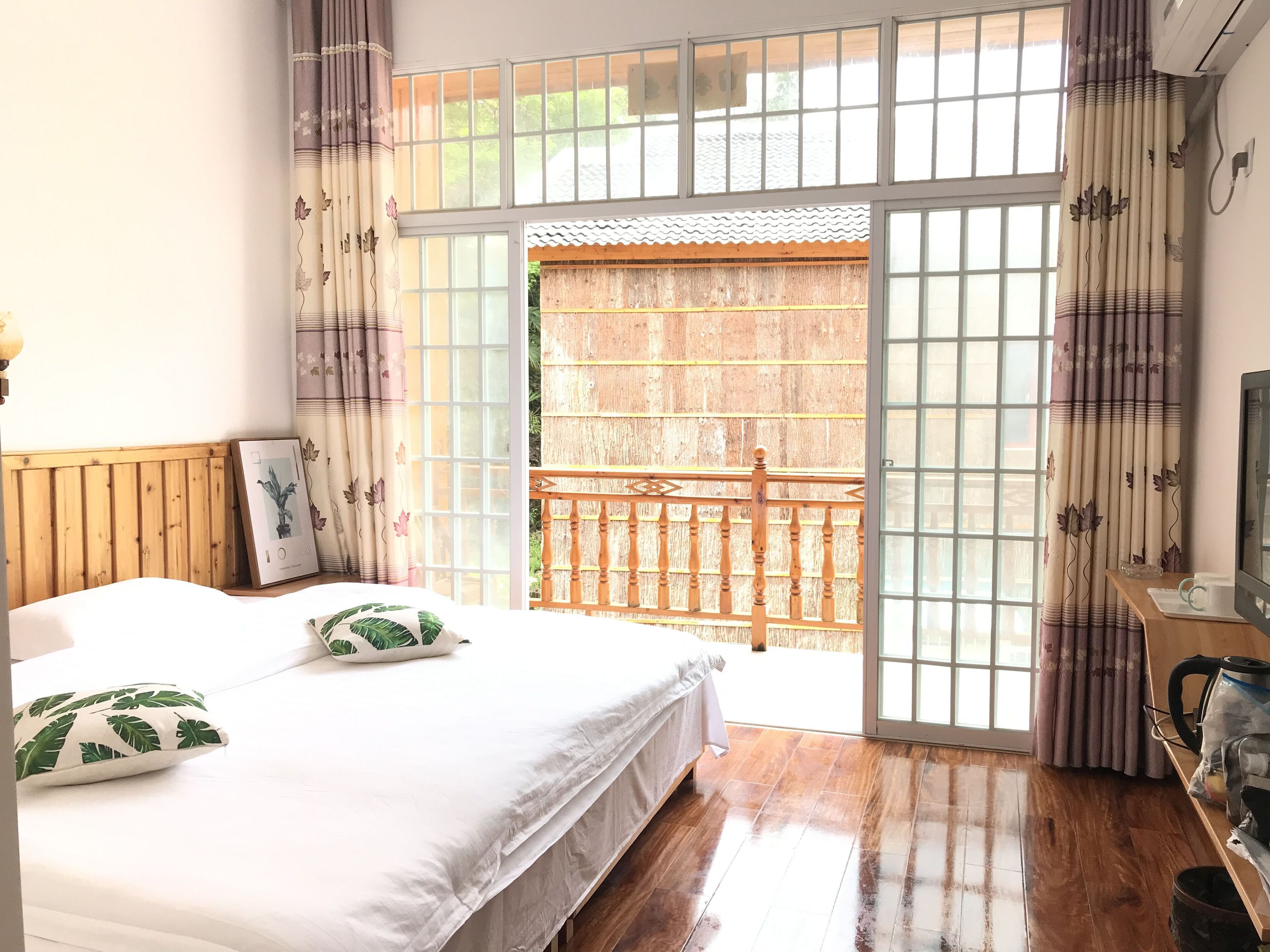 Soundproofing, free WiFi